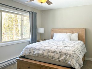 4 chambres, fer et planche à repasser, Wi-Fi, draps fournis