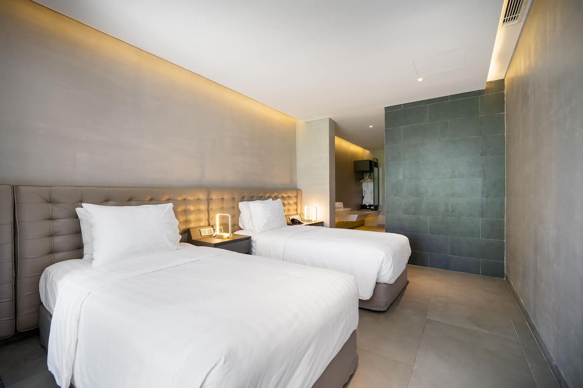 Executive Suite Twin City View
