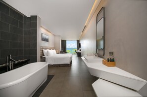 Studiosuite – executive, sjøutsikt | Minibar (inkludert), safe på rommet, skrivebord og lydisolert