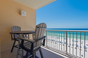 Outdoor dining - 🌊Gulf Front VIEWS-5 Pools-2BR Majestic Beach 1-605🌊 (Panama City Beach)