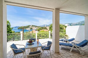 Outdoor dining - Apartments Maro, (16465), Cavtat, hr (Cavtat)