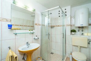 Shower, hair dryer - Apartments Maro, (16466), Cavtat, hr (Cavtat)