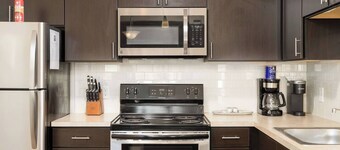 The Fenimore Flat | No Steps | Patio | King Bed!