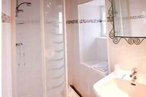 Hair dryer, towels - Gite of character in Britanny, peace and comfort, park, restaurant, sea 15km (Finistère)