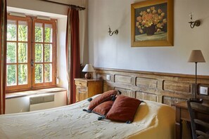 2 bedrooms, iron/ironing board, free WiFi, bed sheets - Gite of character in Britanny, peace and comfort, park, restaurant, sea 15km (Finistère)