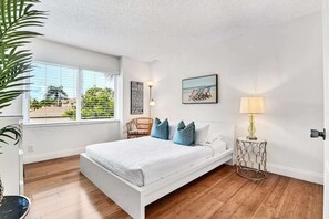 3 habitaciones, tabla de planchar con plancha y cuna de viaje 
