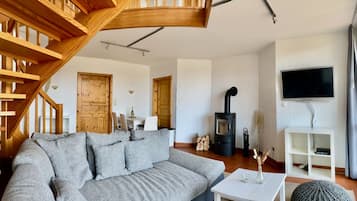 Fernseher, Kamin, Tischtennisplatte