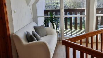 Fernseher, Kamin, Tischtennisplatte