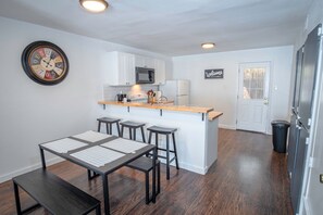 Appartamento (2 Bedrooms) | Ristoranti