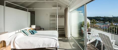 3 habitaciones, tabla de planchar con plancha y cuna de viaje