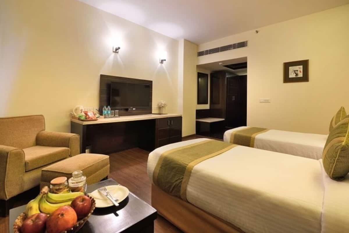 Minibar, in-room safe, iron/ironing board (on request), WiFi (free)