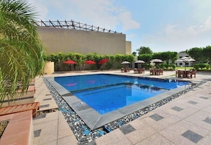 Outdoor pool - Westend Pie (New Delhi)