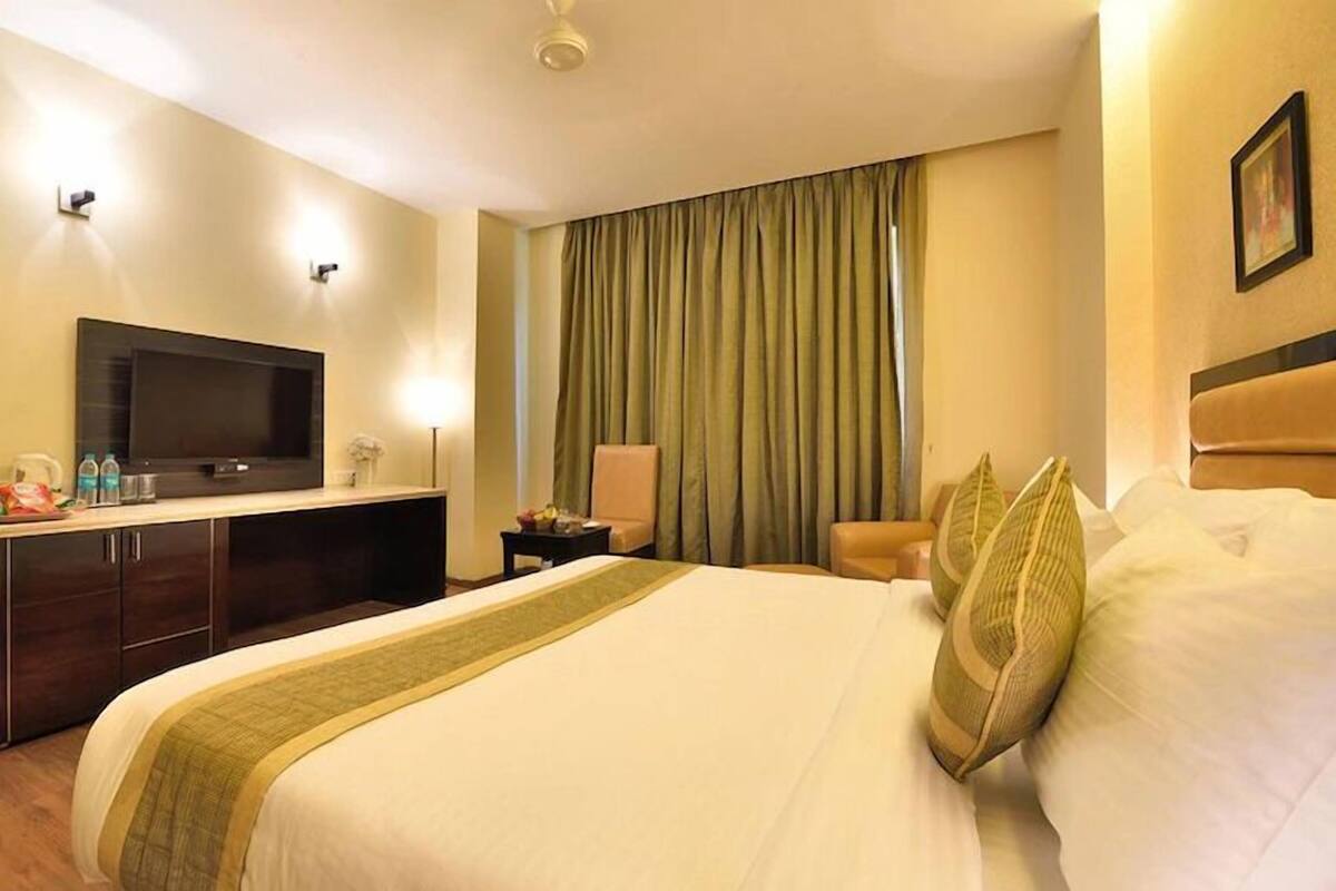 Minibar, in-room safe, iron/ironing board (on request), WiFi (free)