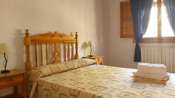 2 bedrooms, bed sheets