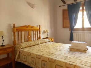 2 عدّة غرف نوم وملاءات أسرّة