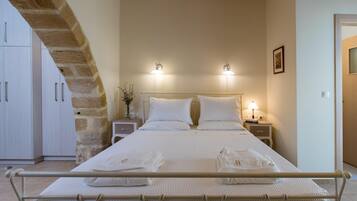 Deluxe Villa | 3 bedrooms, in-room safe, soundproofing, iron/ironing board