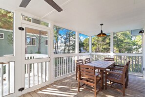 Outdoor dining - Endless Sunset - 30A, Heated Private Pool, Fire Pit, Steps to the Sand! (Santa Rosa Beach)