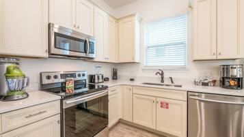 Fridge, oven, stovetop, dishwasher