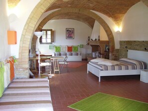 5 habitaciones, escritorio, wifi gratis y ropa de cama