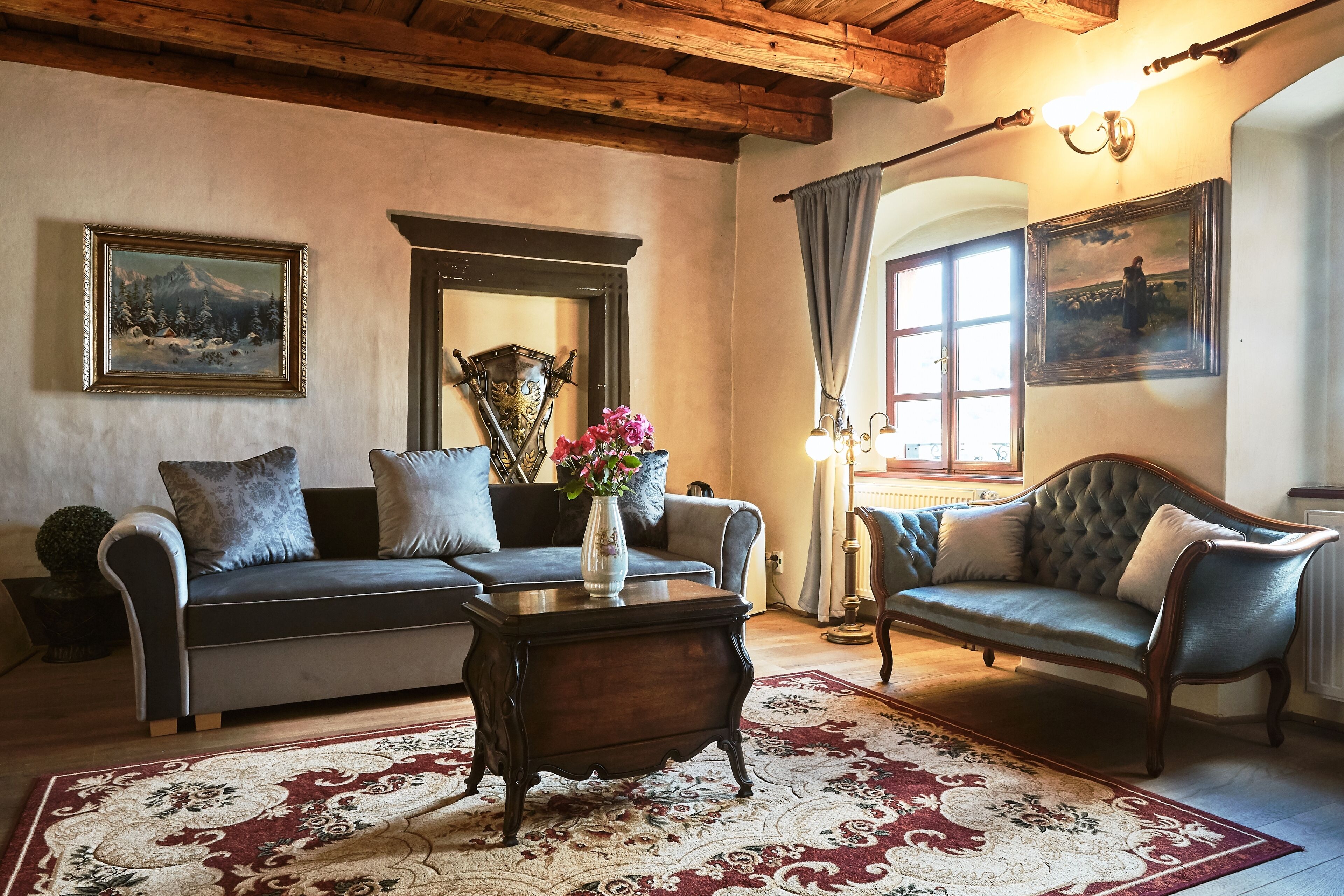 Superior-huoneisto | Oleskelualue | 100–senttinen televisio, jossa satelliittikanavat