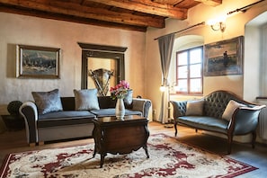 Superior Apartment | Living area | 100-cm TV with satellite channels - Resla Residence (Banska Stiavnica)