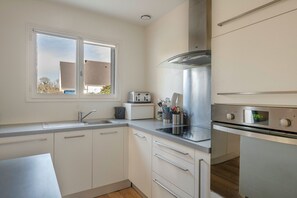 Réfrigérateur, micro-ondes, four, lave-vaisselle