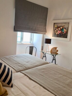 3 bedrooms, iron/ironing board, internet, bed sheets - Alvor - Terrace Villa (Alvor)
