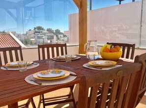 تناول الطعام بالخارج