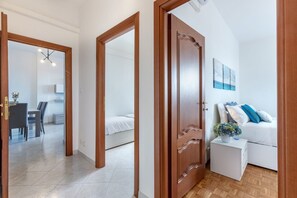 2 bedrooms, iron/ironing board, WiFi