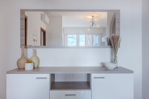 GuestHost - Bright Flat with Terrace
