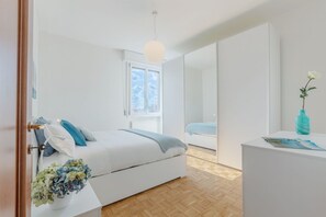 2 bedrooms, iron/ironing board, WiFi