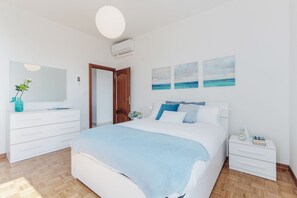 2 bedrooms, iron/ironing board, WiFi