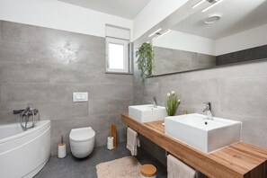Villa, 5 Bedrooms, Private Pool, Mountain View | Bathroom