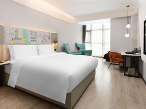 Habitación Deluxe, 1 cama de matrimonio grande | Caja fuerte, wifi gratis, ropa de cama