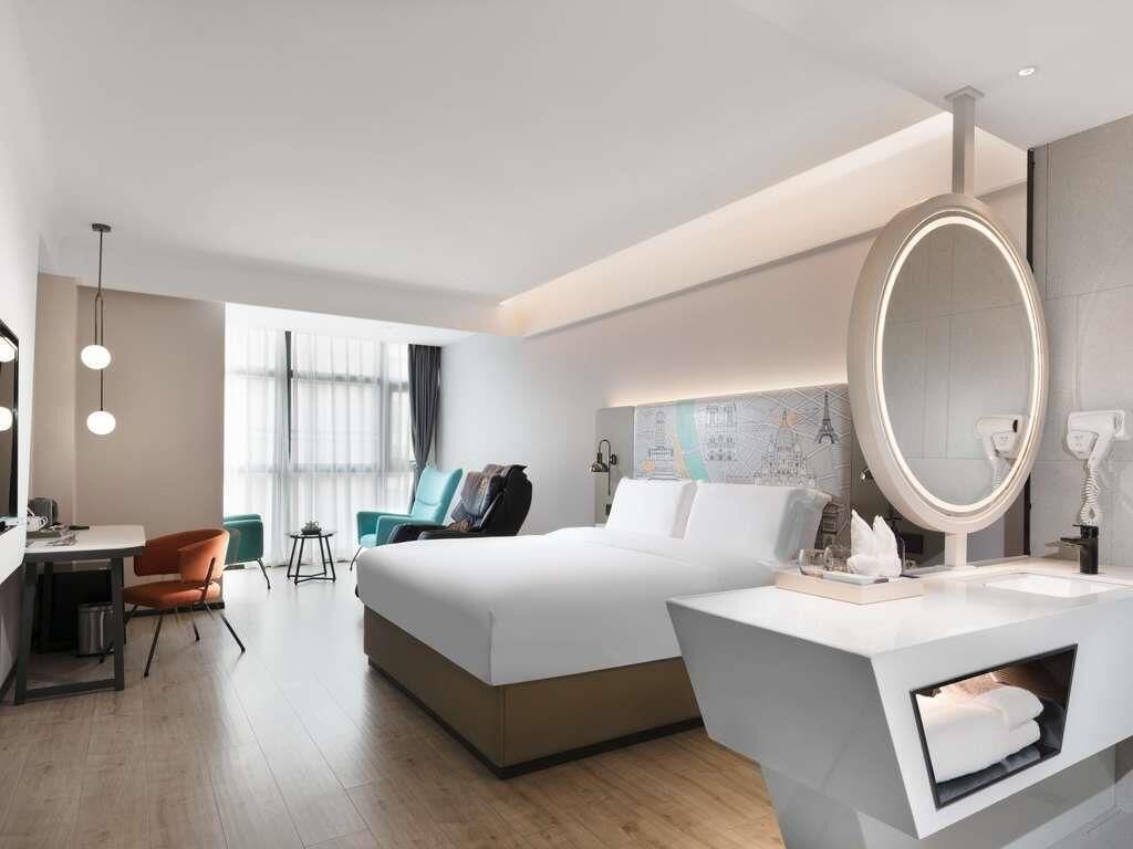 In-room safe, free WiFi, bed sheets