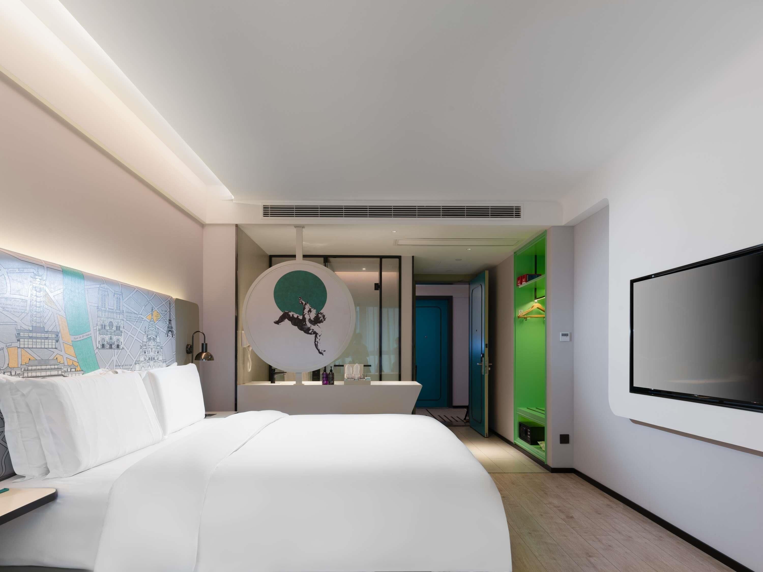 Superior Room, 1 King Bed | In-room safe, free WiFi, bed sheets