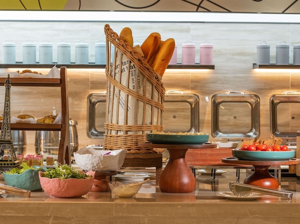 Buffet déjeuner servi tous les jours en supplément