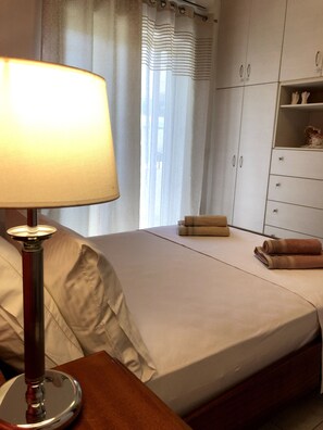 3 makuuhuonetta, silitysrauta/-lauta, ilmainen Wi-Fi, vuodevaatteet