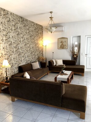 TV - Rosy's House (Χανιά)