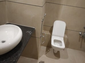 Shower, free toiletries