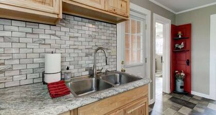 Charming Bacova Village Cottage Near Lake Moomaw