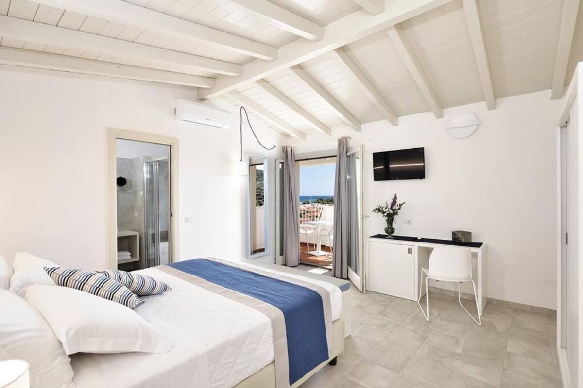 Chambre double, balcon, vue sur la baie | Minibar, système d’insonorisation, literie fournie