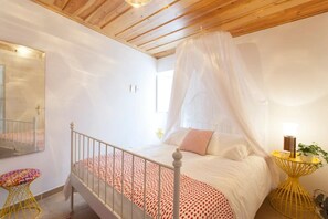 1 chambre, fer et planche à repasser, Wi-Fi gratuit, draps fournis