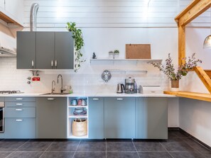 Fridge, oven, stovetop, coffee/tea maker - Lovely mountain view cottage in historical town of Aljezur (Aljezur)