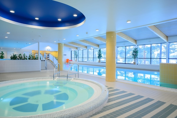 Sauna, hot tub, steam room