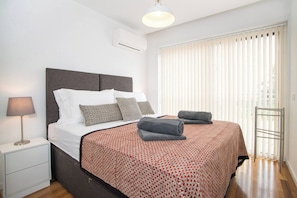 2 chambres, fer et planche à repasser, Wi-Fi, literie fournie