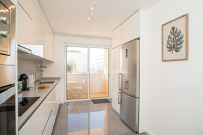 Frigorífic, microones, forn i placa de cuina 