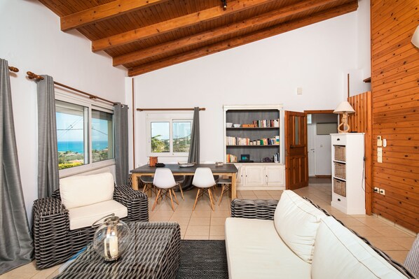 Deluxe Villa, Private Pool, Sea View | Living area