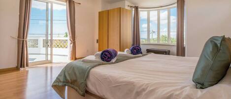 3 bedrooms, iron/ironing board, travel cot, WiFi