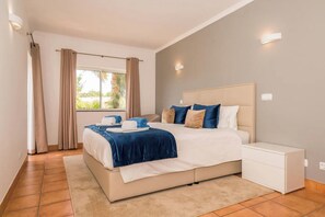 2 bedrooms, iron/ironing board, WiFi, bed sheets - Two Bedroom Apartment Vila Mos Lagos (Lagos)